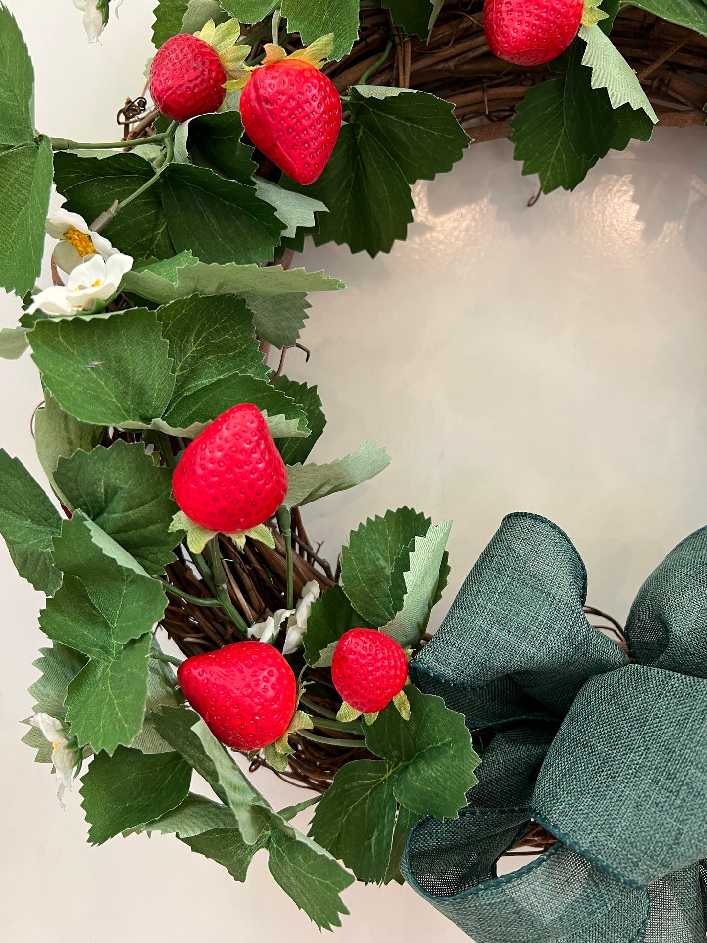 14" Strawberries Wreath